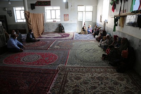 جلسه عمومی جذب بافندگان فرش جهت راه اندازی مجدد کارگاه قالیبافی روستای بیشه از توابع شهر درح شهرستان سربیشه