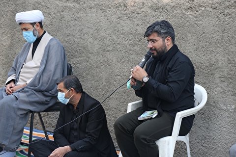 برگزاری مراسم زیارت عاشورا در کارگاه قالی بافی مسجد امام محمد باقر(ع) بیرجند با حضور ریاست محترم  و کارکنان