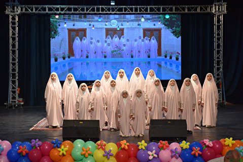 گردهمایی بانوان ایرانی طلایه داران ساخت صحن حضرت زینب (س) در شیراز برگزار شد